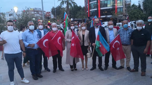 Antalyada Gəncə terroruna etiraz olaraq aksiya  keçirilib - FOTOLAR